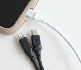 コネクタ部分にロゴ