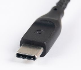 USB-C（9V/2.0A=18W対応）