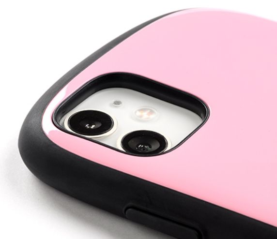 カメラ・画面を守るフチ高設計