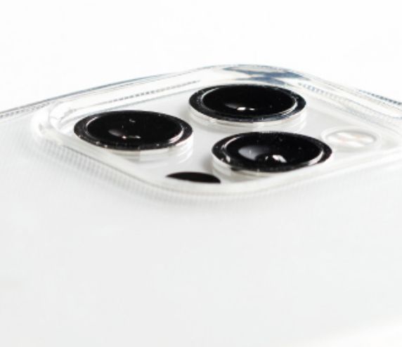 画面や、カメラを守るフチ高設計